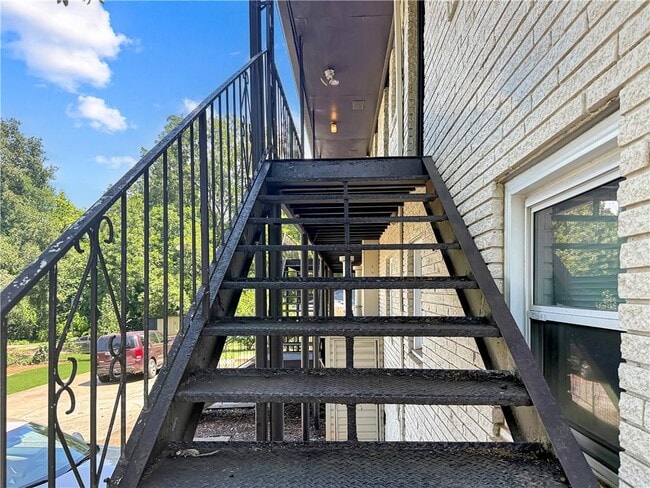Building Photo - 514 Clover Dr