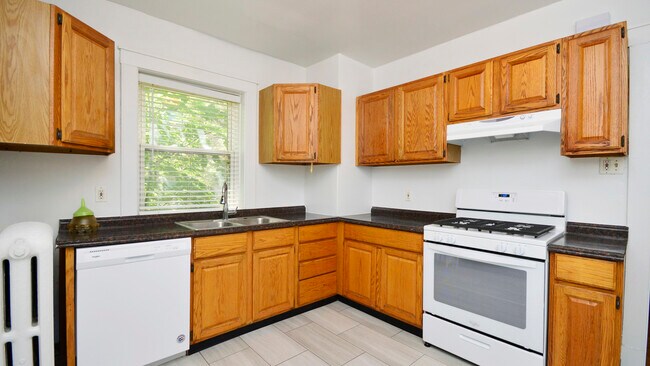 Building Photo - 1505 Maple Ave
