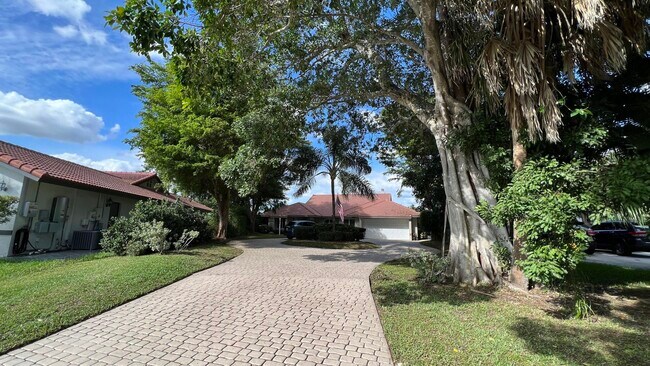 Building Photo - 22758 Pinewood Ct