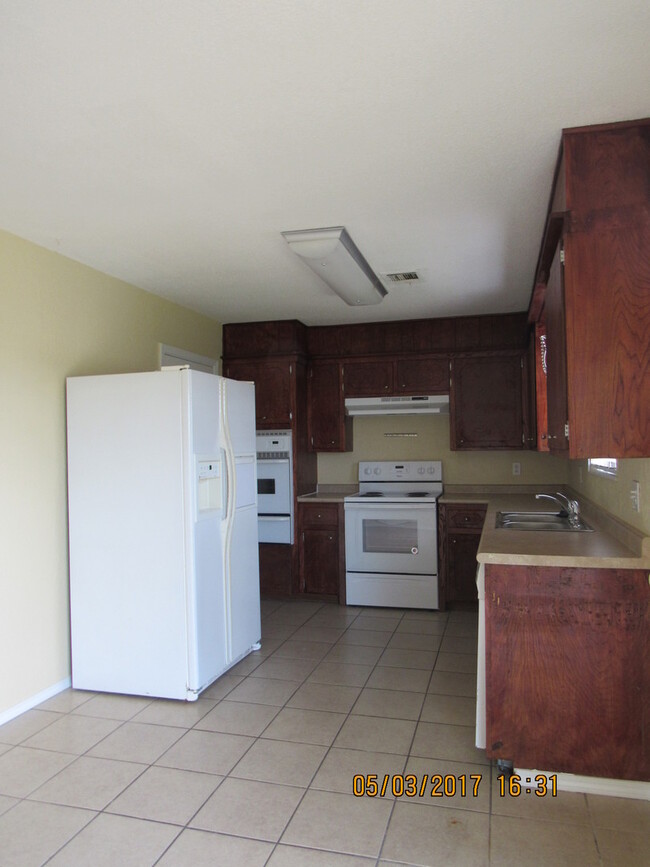 Foto del edificio - Very nice spacious home! No Carpet! Pet Fr...