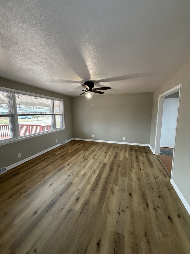 Foto del edificio - 2213 Roland Dr