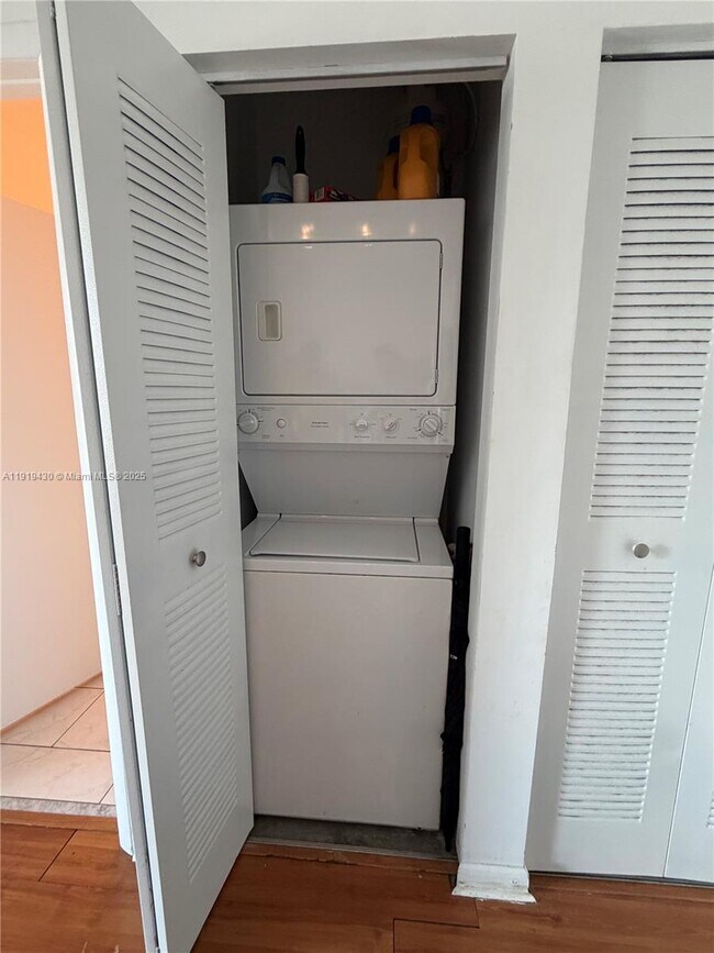 Building Photo - 133 NE 2nd Ave