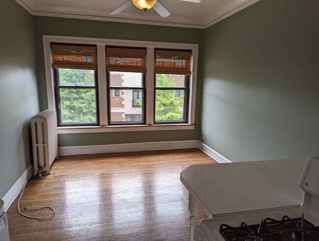 Foto del edificio - 3702 N Lakewood Ave