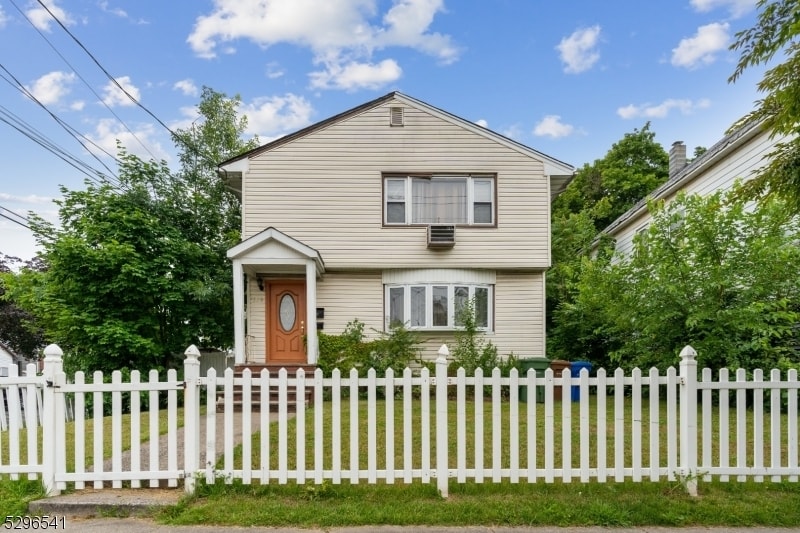 Primary Photo - 1530 S Wood Ave