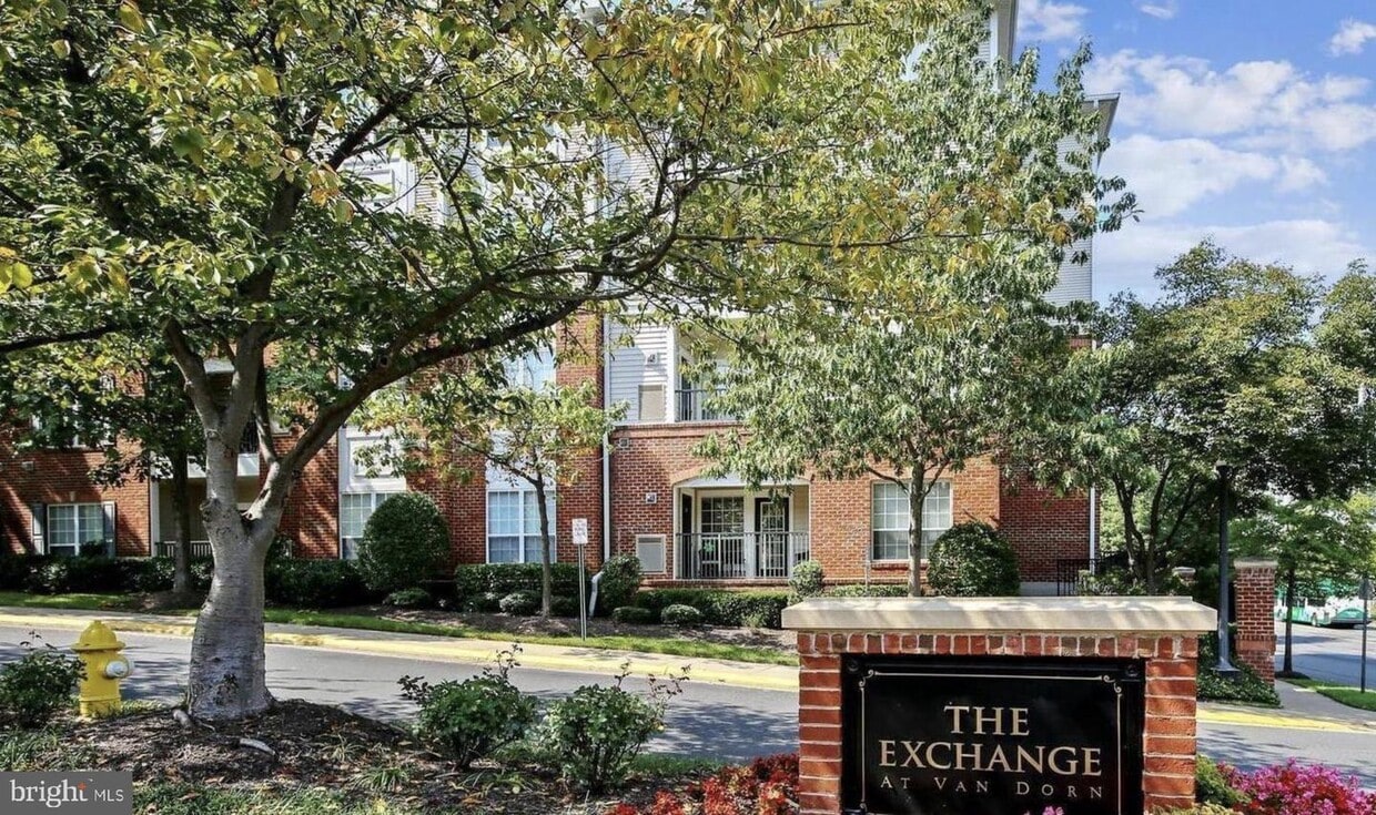 Photo - 4870 Eisenhower Ave (Alexandria, VA)