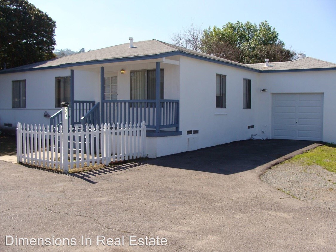 Primary Photo - 3 br, 1 bath House - 703 W. Chase Avenue