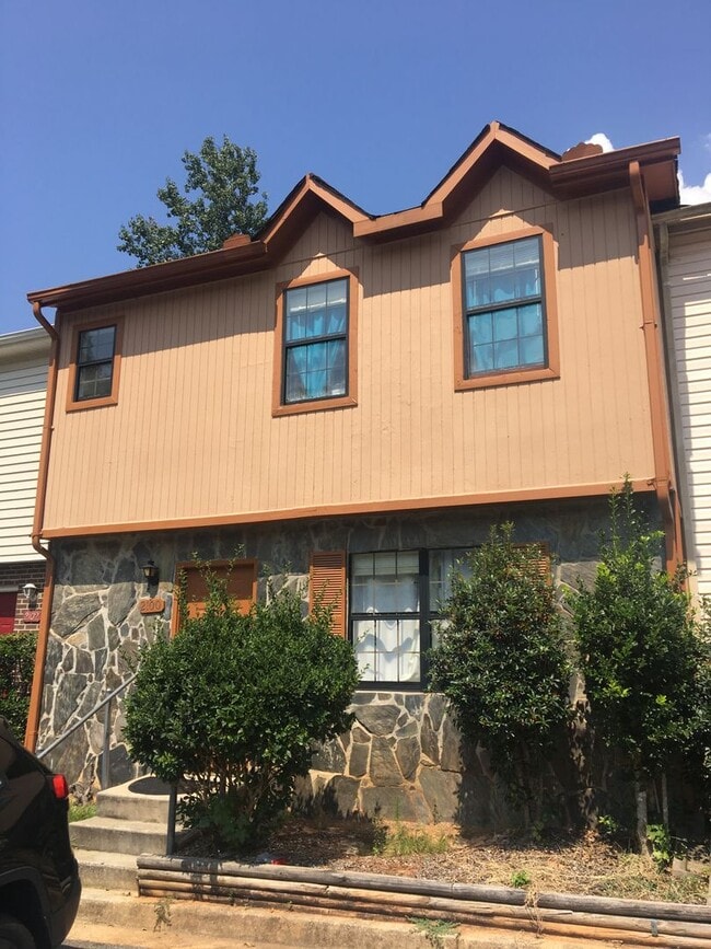 Building Photo - 2100 Lenoa Ln