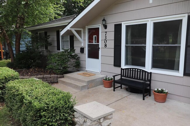 Building Photo - 7308 Larsen Ln