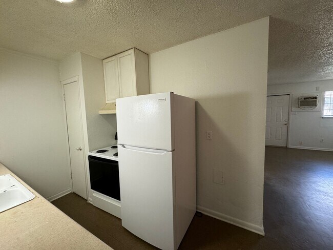 Building Photo - 505 Sunset Ln