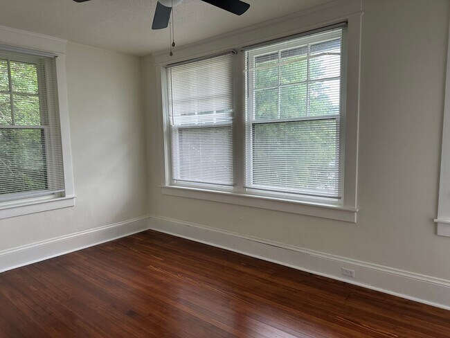 Foto del edificio - 1722 W Market St