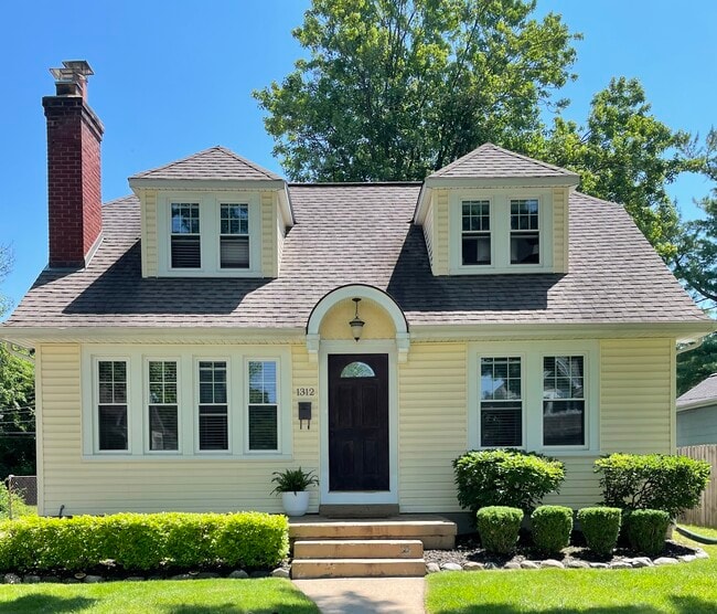 Foto del edificio - 1312 N Maple Ave