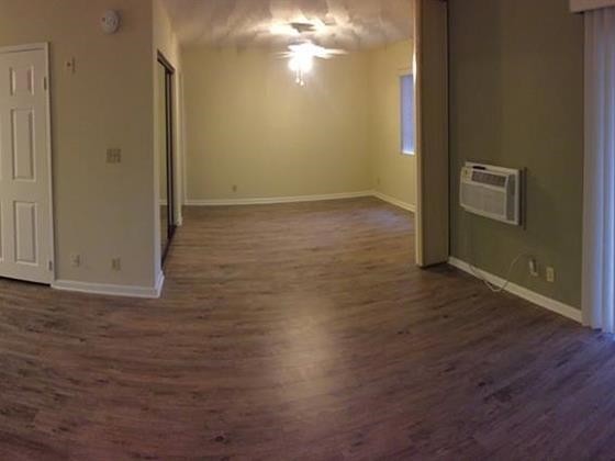 Building Photo - 300 E Tujunga Ave