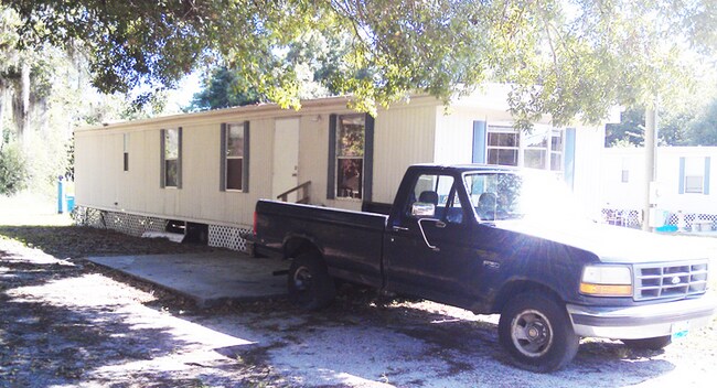 Foto del edificio - 8028 Breeze Dr