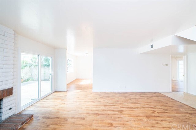 Foto del edificio - 10 Oak Tree Ln
