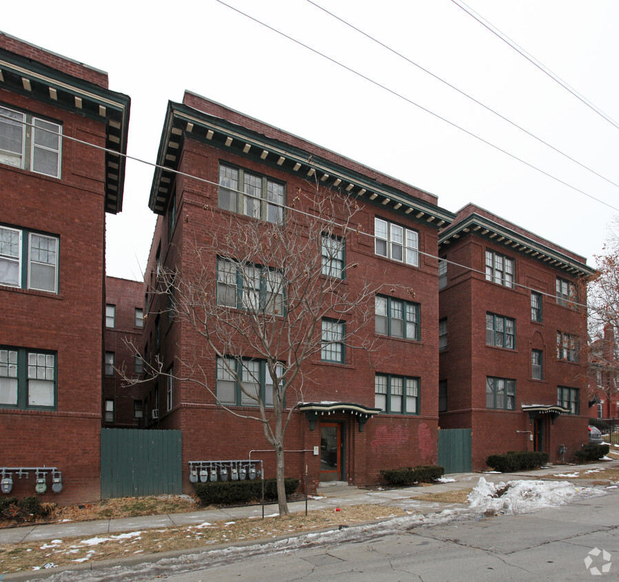 Building Photo - 716-718 W 38th St