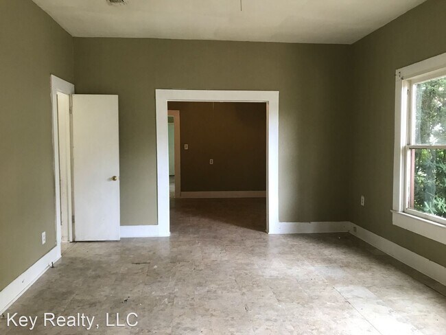 Building Photo - 3 br, 2 bath House - 200 Reagan St.
