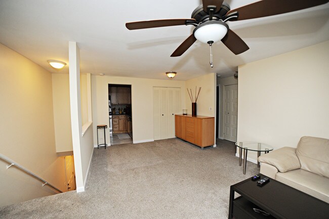 Building Photo - 300 Whidah Ct