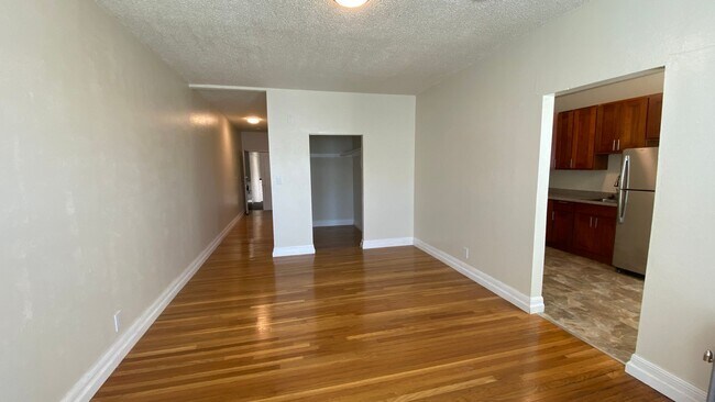 Building Photo - Studio Apartment Available Now!