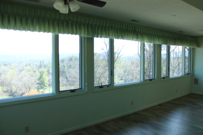 Foto del edificio - 140 Bent Tree Dr