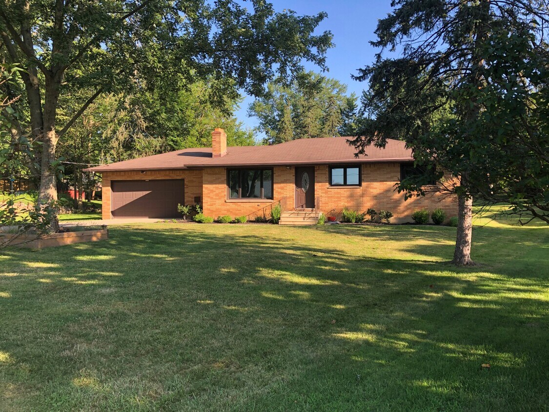 2800 W Wallings Rd, Broadview Heights, OH 44147 House Rental in