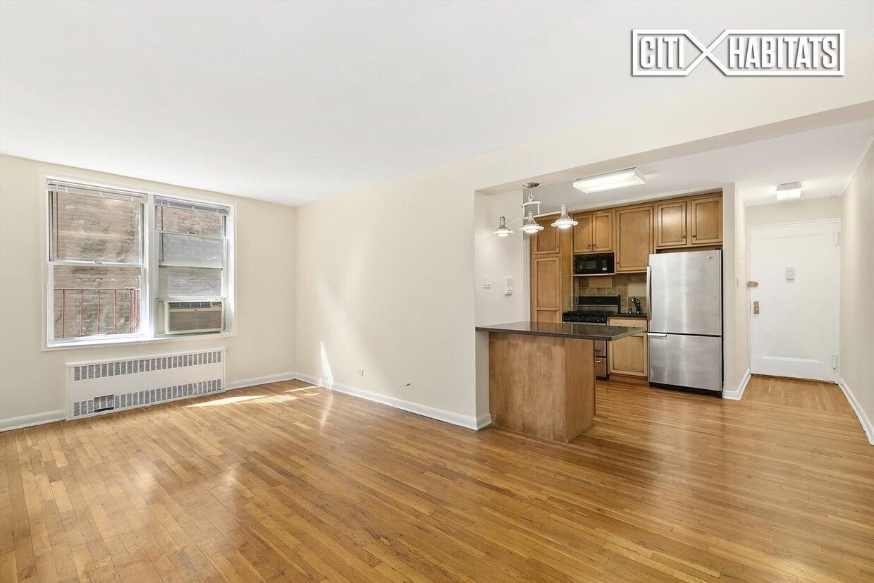 Primary Photo - 1345 E 4th St