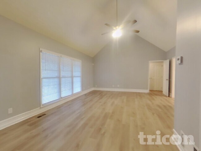 Foto del edificio - 411 Stewart Dr