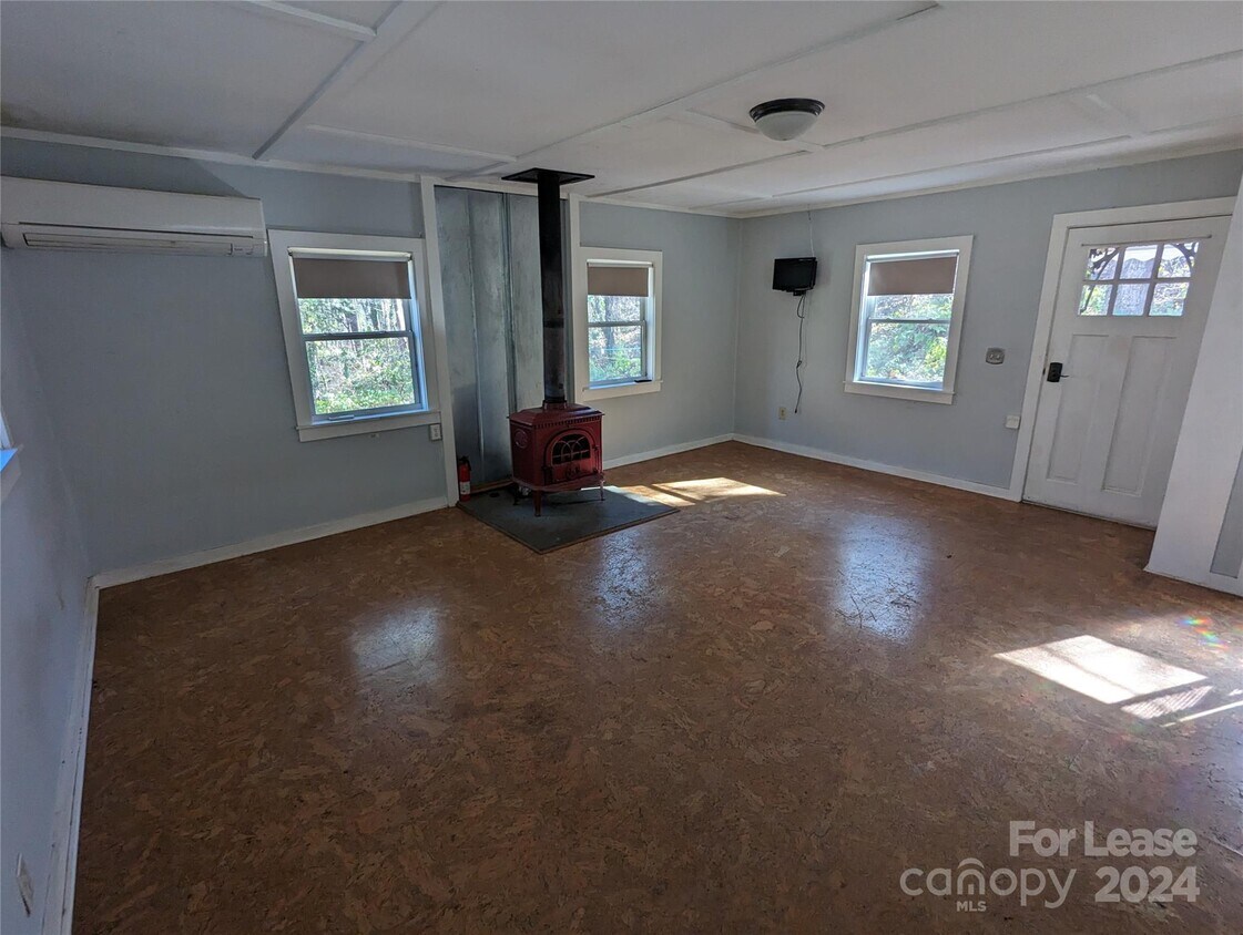 Building Photo - 445 Autumn Ln