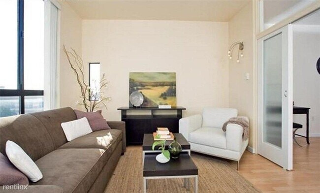 Building Photo - 1 br, 1 bath  - 1701 University Ave