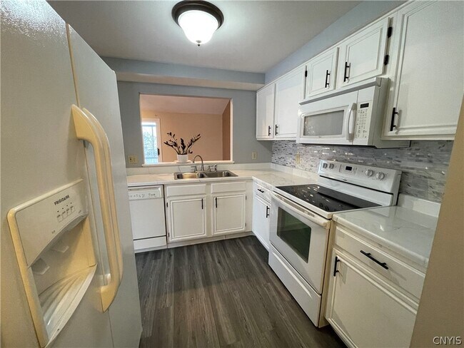 Foto del edificio - 8805 New Country Dr