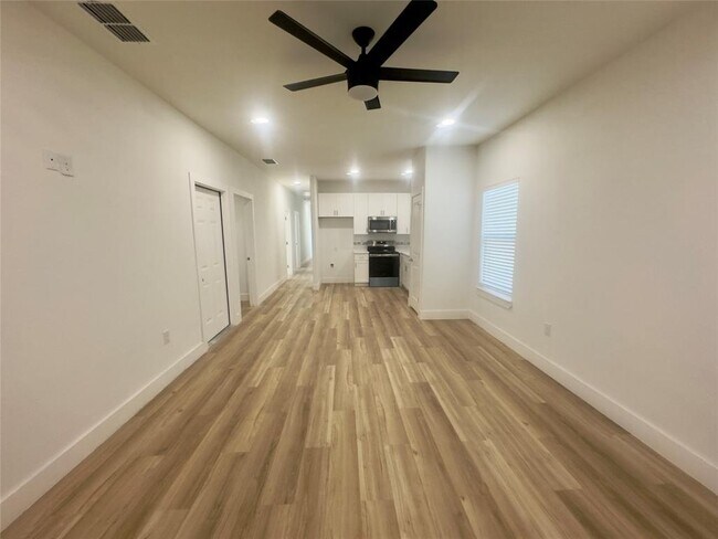 Foto del edificio - 715 E Live Oak St