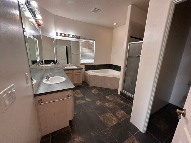 Foto del edificio - 6464 Valentine Way