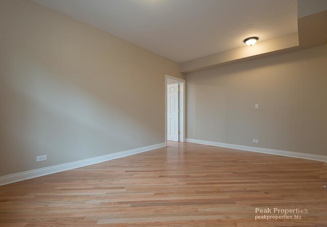 Foto del edificio - 894 Green Bay Rd