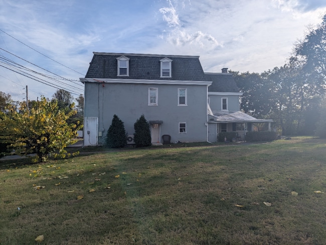 Foto del edificio - 144 N Main St