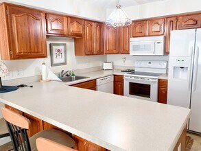 Building Photo - 25 Greenleaves Dr