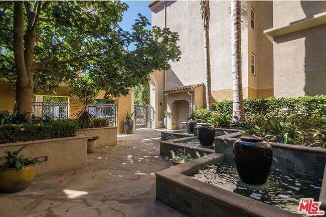 Water Feature Entrance - 12975 Agustin Pl