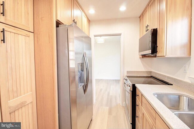 Foto del edificio - 915 Shawnee Dr