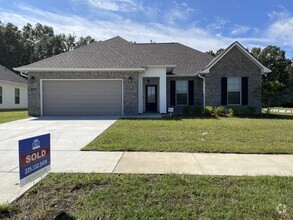 Building Photo - 3028 Redbud St