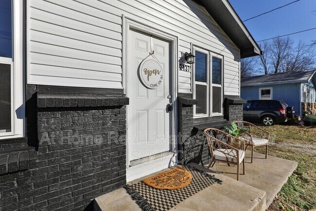 Building Photo - 2137 W Brower St