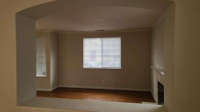 Building Photo - 2228 Lenox Pl