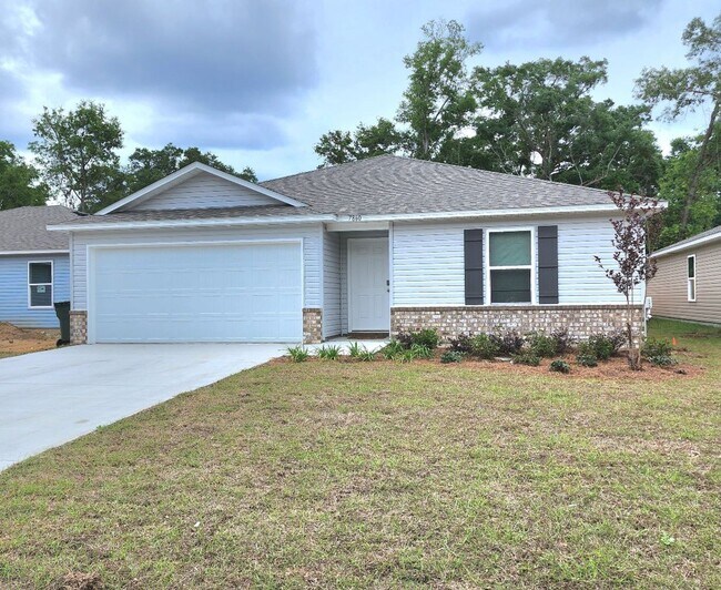 Building Photo - This attractive 3/2 Newer Home is situated...