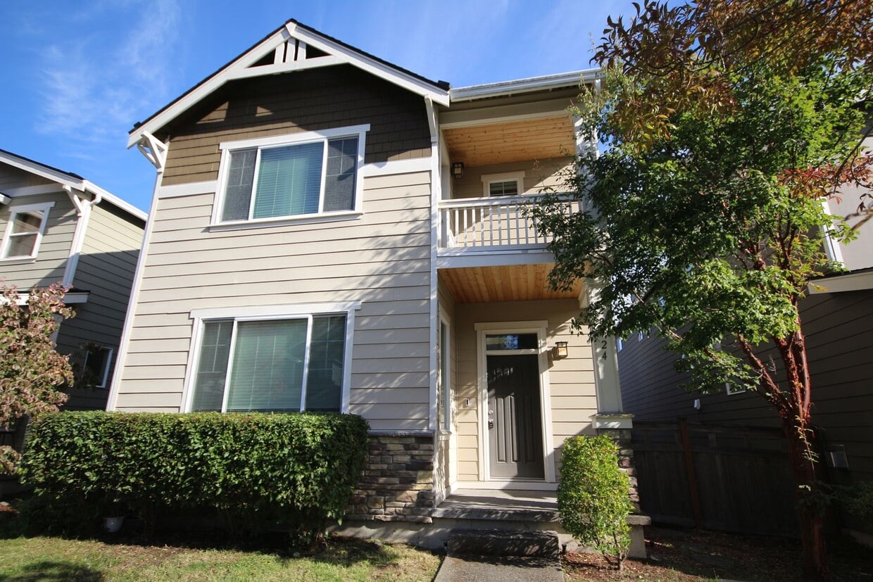 Primary Photo - Beautiful Auburn Home You Will Not Want To...