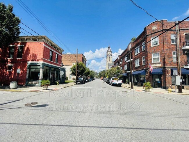 Building Photo - 359 Taylor Ave