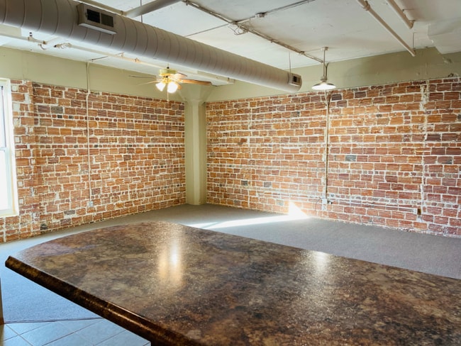 Building Photo - 311 N 8th St