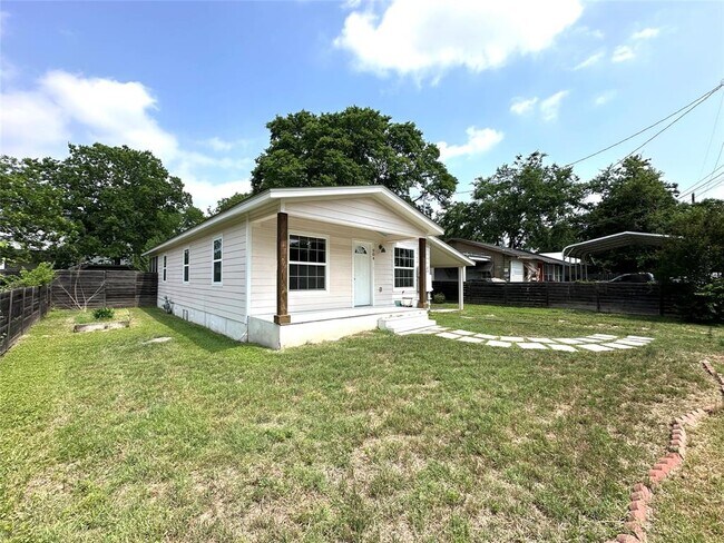 Building Photo - 904 Valdez St