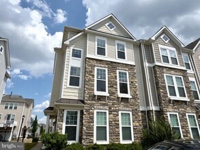 Building Photo - 42406 Benfold Square