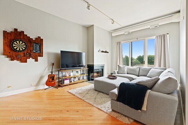 Foto del edificio - 2533 N Ashland Ave