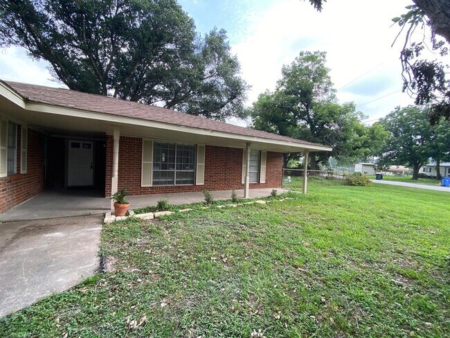 Building Photo - 16202 Lee Way Dr
