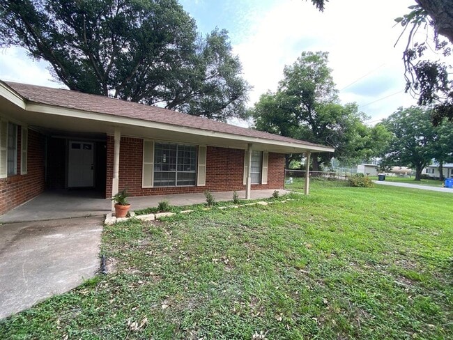Foto del edificio - 16202 Lee Way Dr