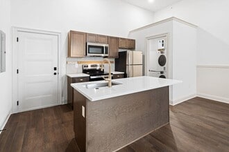 Building Photo - 401 Martin St