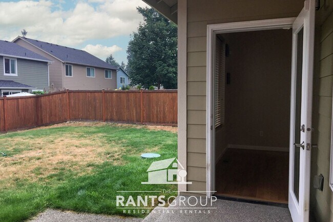 Foto del edificio - Spacious 4-Bedroom Craftsman Home in Lacey!